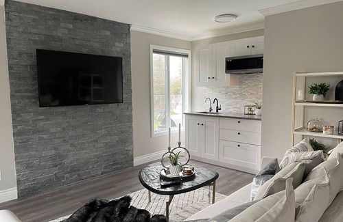 Munster Hamlet - Richmond Apartment | Elegant Guest Suite