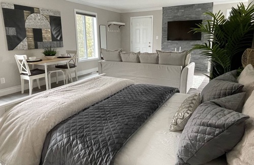 Munster Hamlet - Richmond Apartment | Elegant Guest Suite