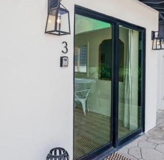 Sherman Oaks House | Stylish Guest Unit with Hot Tub and Ocean View Near Universal