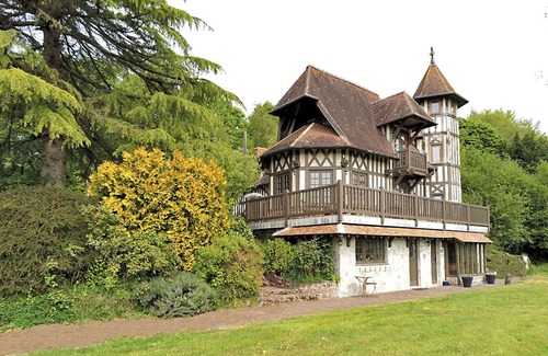 Bonneville-la-Louvet House | Elegant Manor Retreat with Spa, Pub & Piano Entertainment