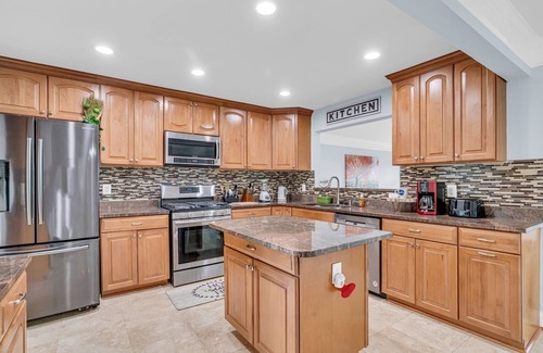 Oak Hill House | Elegant Home- City View/IAD Airport/Prime Location