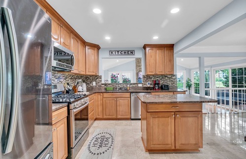 Oak Hill House | Elegant Home- City View/IAD Airport/Prime Location