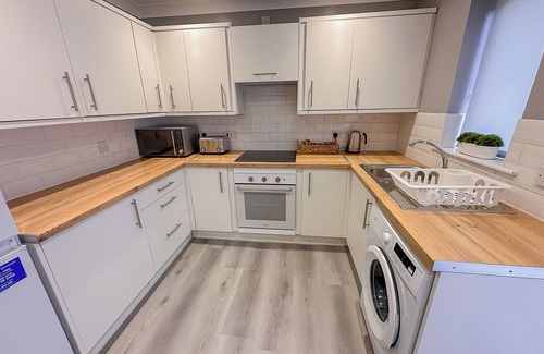 Wavendon House | Inviting Home in Milton Keynes: Family-Friendly Amenities