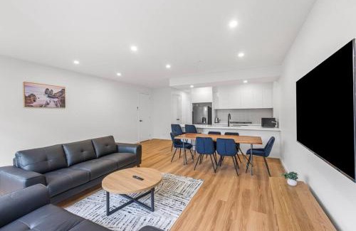 Highton House | Modern Highton Home with Breathtaking City Views