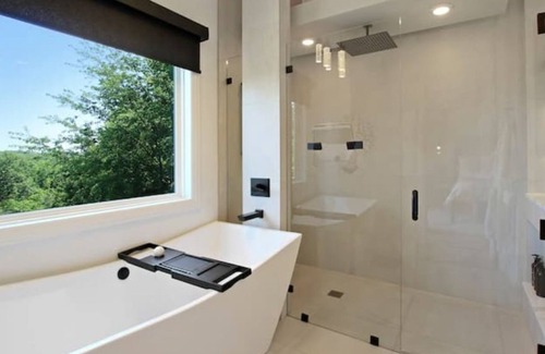 Columbia House | Tranquil Retreat Surrounded by Nature's Beauty
