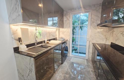 Nonthaburi House | Elegant Home near MRT Central WestGate and Central WestVille 3 to 10 Min Drive