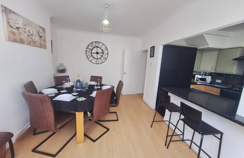 Streatham House | Elegant Home SW16 Near Station Views Flexible Beds