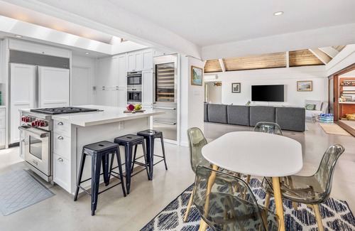 Kailua House | Exceptional Beachfront Retreat with Pool & Spa in Kailua