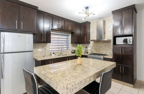Hermosillo House | Elegant House in Las Provincias Nvo Mex 3 BR