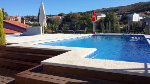A Lama House | Relaxing 3-Bedroom Retreat with Private Pool in Pontevedra