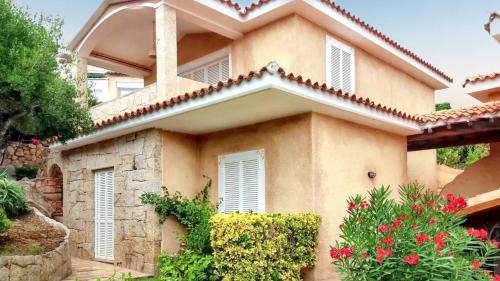 Cannigione House | Seaside Retreat with Family-Friendly Amenities in Cannigione