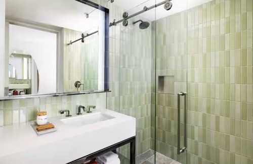 Tenderloin Hotel | Elegant King Room with Rooftop Bar and Restaurants in Timbri Hotel, SF