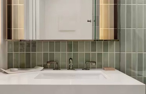 Tenderloin Hotel | Elegant King Room with Rooftop Bar and Restaurants in Timbri Hotel, SF