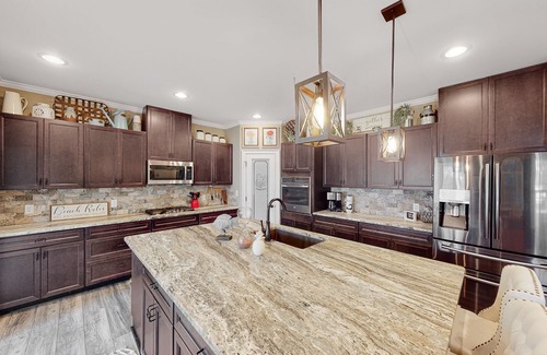Saluda House | Idyllic Lakefront Retreat with Fast WiFi and Private Dock