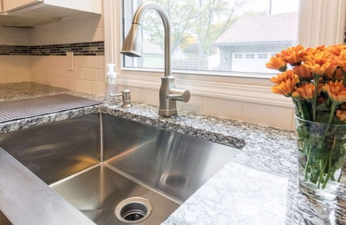 Royal Oak House | Stylish Home for 8 with Modern Amenities near Birmingham