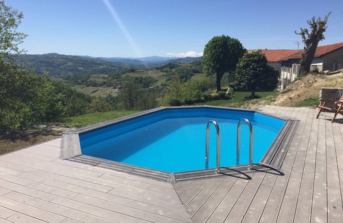 Montabone House | Elegant Private Farmhouse with Pool in Scenic Vineyards