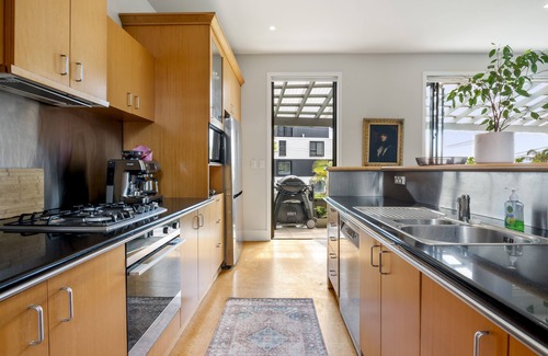 St. Mary's Bay House | Bright Retreat Near Cafes and Harbour with Ocean Views
