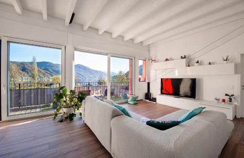 Caslano Apartment | Scenic Lugano Lake View Retreat - Ideal for Families