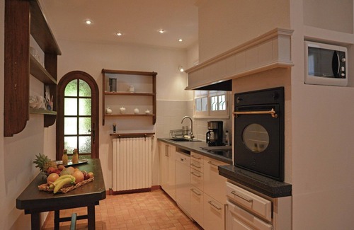 Beaucaire Villa | Top-Rated Villa in Beaucaire with Private Pool & Breakfast