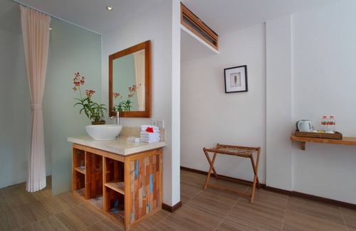 Melayang Resort | Modern Room for 2 Near Ubud with Shared Infinity Pool