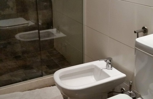 Ciudad Vieja Apartment | Modern 1 Bedroom Retreat in Old City with Spa & Kitchen