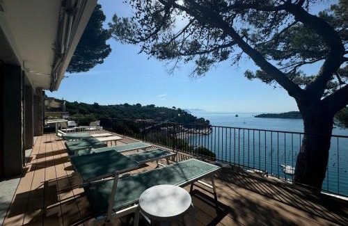 Portovenere Apartment | Modern Flat with Ocean View & Splendid Terrace Retreat