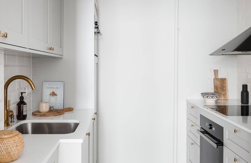Hietalahti Apartment | Stylish Modern Studio in Central Helsinki with Breakfast