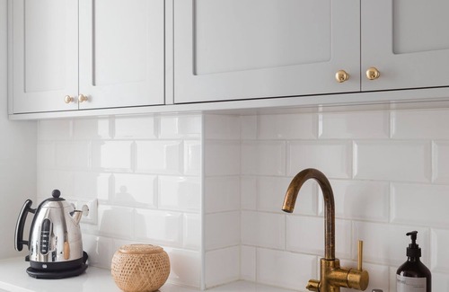 Hietalahti Apartment | Stylish Modern Studio in Central Helsinki with Breakfast