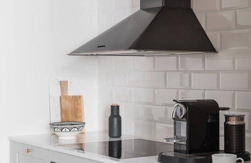 Hietalahti Apartment | Stylish Modern Studio in Central Helsinki with Breakfast