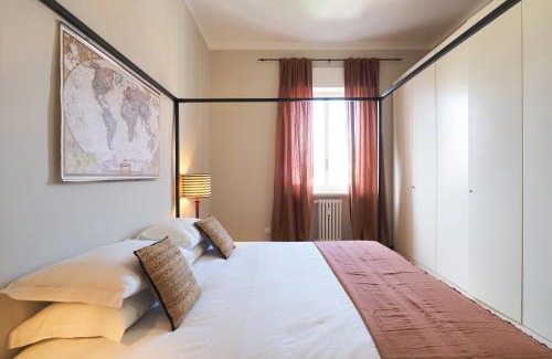 Porta Tenaglia Apartment | Elegant Moscova Apt: 4-Star Comfort for Families