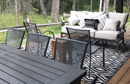 Whitefish Apartment | Elegant Nature Retreat | Designer Home + Kitchen, Spa, Trails & Lakefront Access