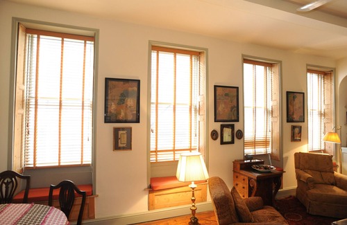 Holborn and Covent Garden Apartment | Stylish Neal Street Flat with Breakfast & Family Amenities