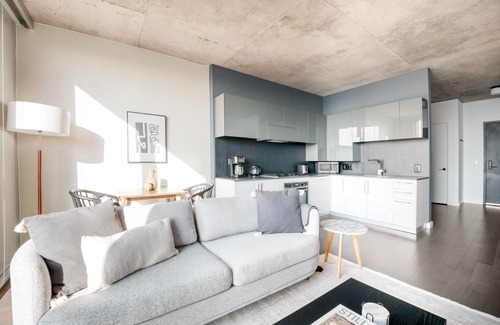 River North Apartment | Chic 1BR Near North with Doorman, Gym & Pet Friendly