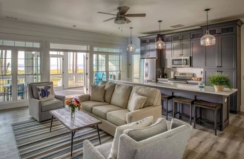 Melrose on the Beach House | Pet-Friendly Oceanfront Sycamore Cottage - Rated 10/10