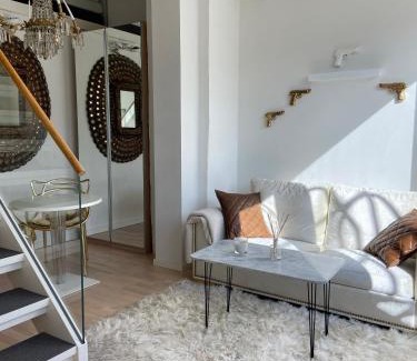 Ullanlinna Apartment | Elegant Penthouse Loft - Center