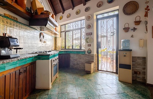 Altavilla Milicia House | Elegant residence on the rocks with exclusive sea views