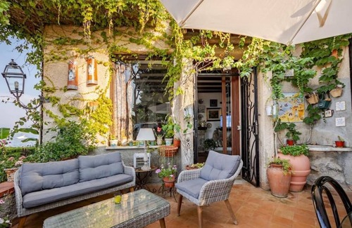 Altavilla Milicia House | Elegant residence on the rocks with exclusive sea views