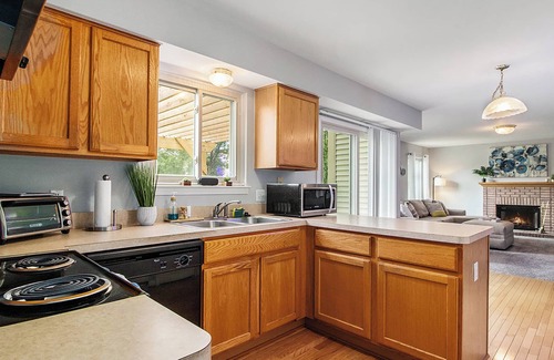 Ann Arbor House | Exceptional Residence Near UM Stadium with Pool and Spa