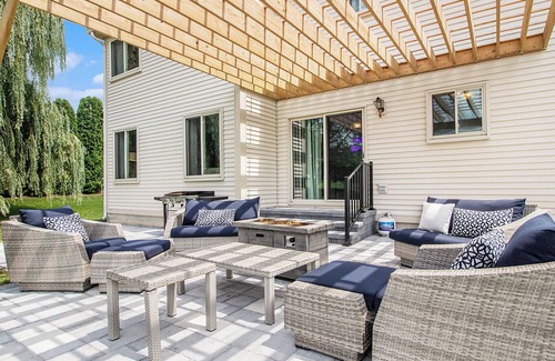Ann Arbor House | Exceptional Residence Near UM Stadium with Pool and Spa