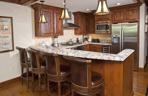 Vail Condo | Inviting Ritz Carlton Vail: AC, Hot Tub & Steps to Slopes