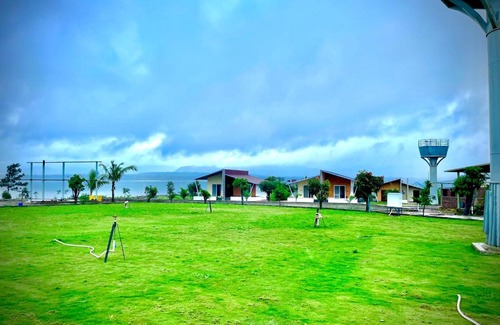 Rajgurunagar Villa | Discover Elegant Resort and Health Club with Pool & Hot Tub