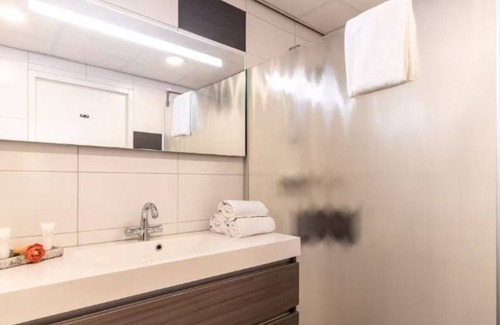 Zevenbergen Hotel | Elegant Room in Fletcher Hotel – Convenient Base for Exploring South Holland