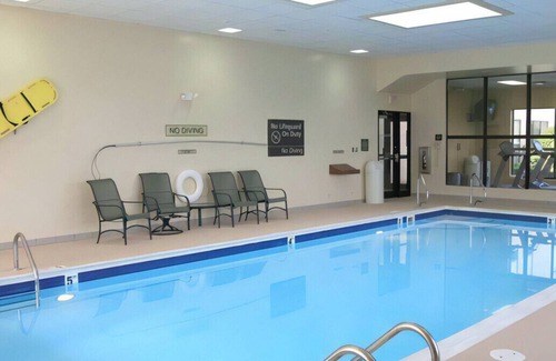 New Albany House | Elegant Room Near Local Attractions Free Wi-Fi