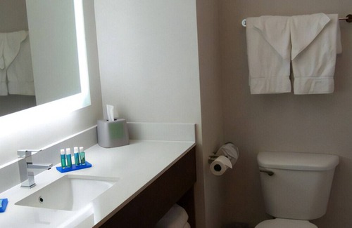 New Albany House | Elegant Room Near Local Attractions Free Wi-Fi