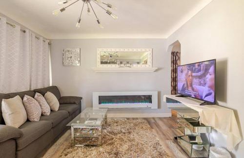 Wyandotte House | Tranquil Getaway at Elegant Serene Escape in Wyandotte