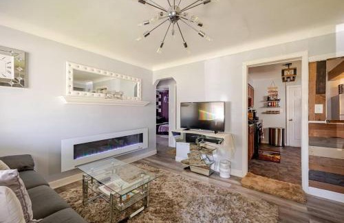 Wyandotte House | Tranquil Getaway at Elegant Serene Escape in Wyandotte