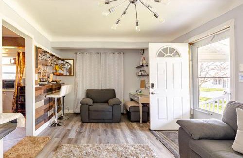 Wyandotte House | Tranquil Getaway at Elegant Serene Escape in Wyandotte