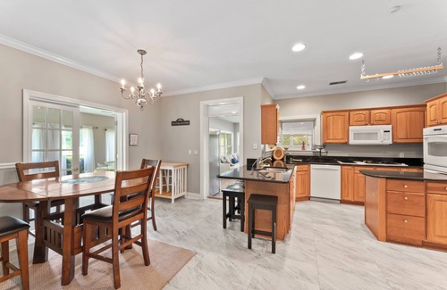 Sevierville House | Elegant Sevierville Estate with Private Pool and Spa