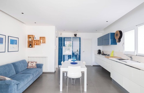 Alcamo Villa | Inviting Villa with Hot Tub and Pet-Friendly Amenities