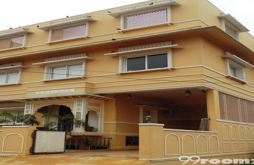 Rambagh House | Inviting Room with Breakfast Near WTP for Your Getaway